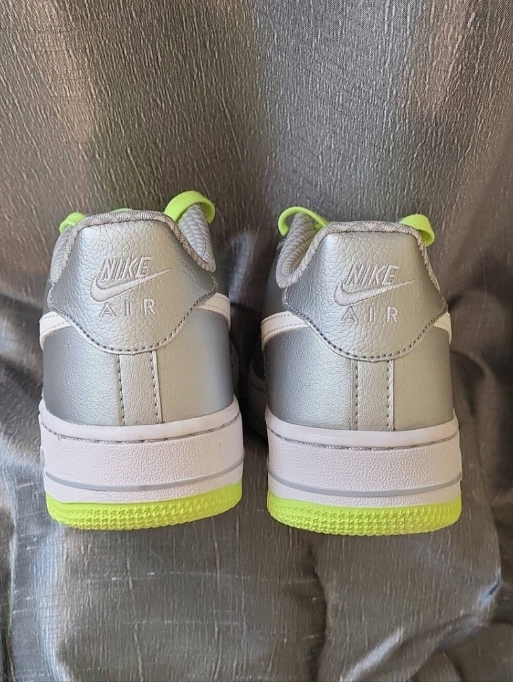 Nike Air Force 1 Low GS Metallic Silver Volt Women's Size 7 (5.5 Y) - Picture 5 of 9